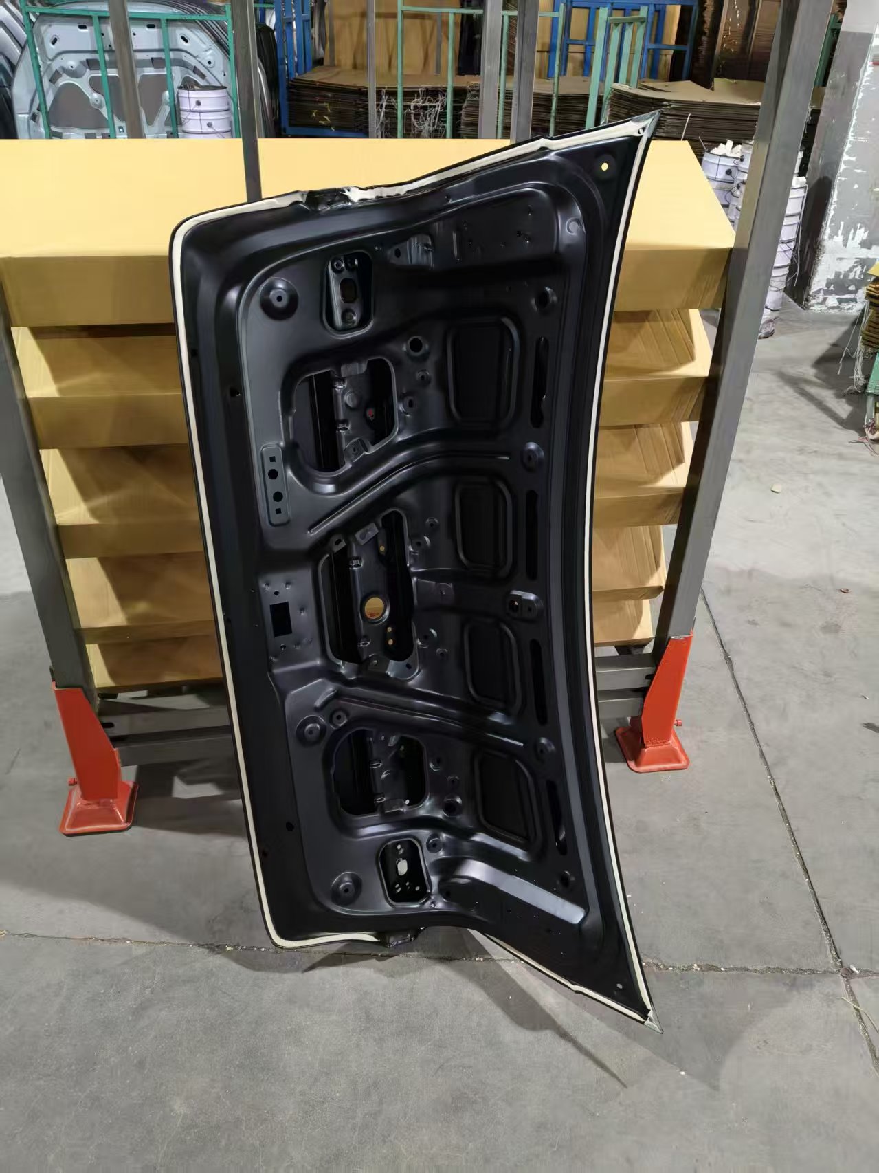 KIA K4 24 Çelik Bagaj Kapağı